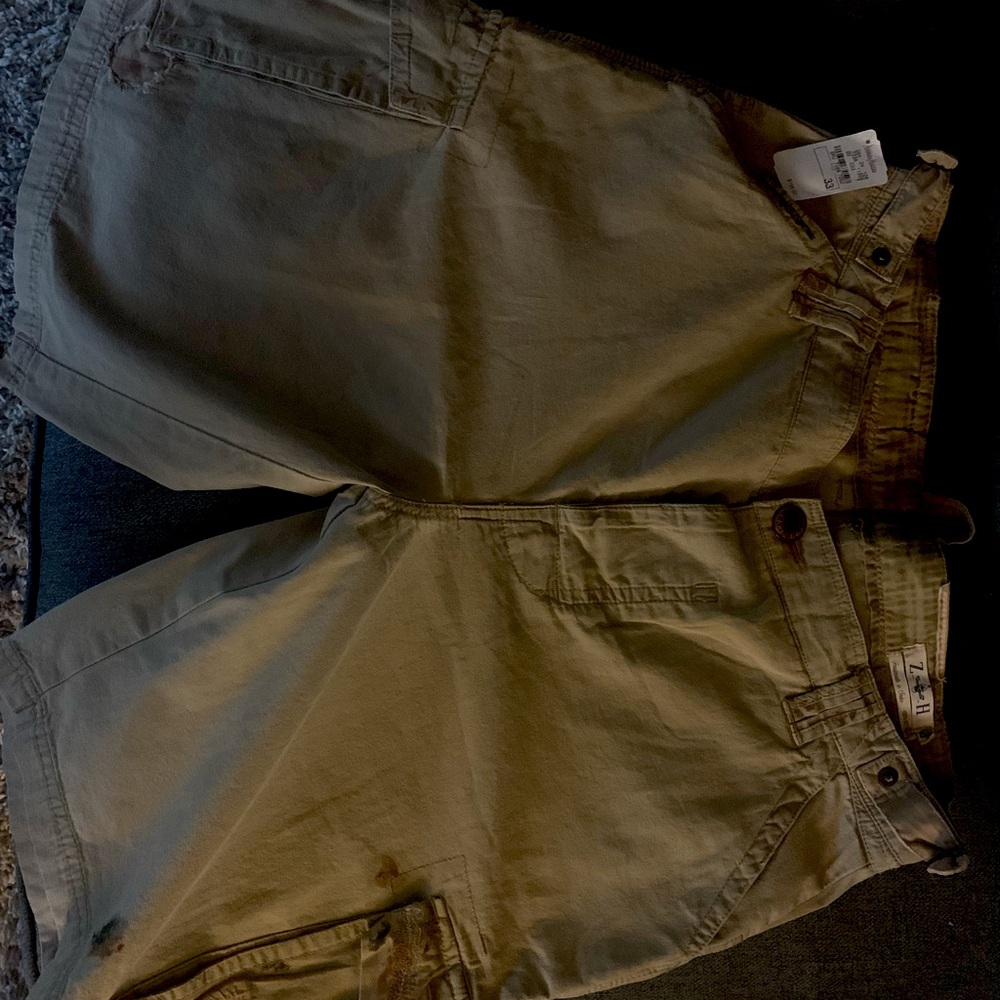Zahi Hawass brand new pair of mens shorts size 33
